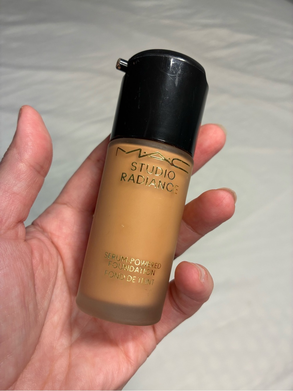 MAC Cosmetics Studio Radiance Foundation – Warm Tan